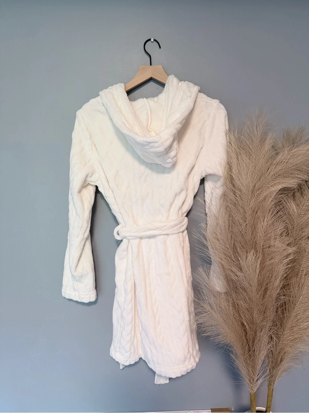 Colsie Cream Robe - Picture 4 of 5